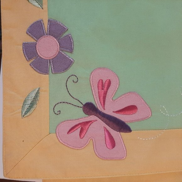 Set of 2 Butterfly Spring Flurry Placemats Yellow Green Embroidered - Picture 10 of 10